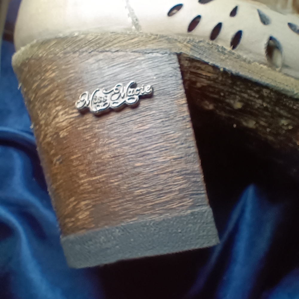 Miss Macie “Waitin On Friday” Laser Cut Leather Booties – Size 10 - Picture 9 of 12